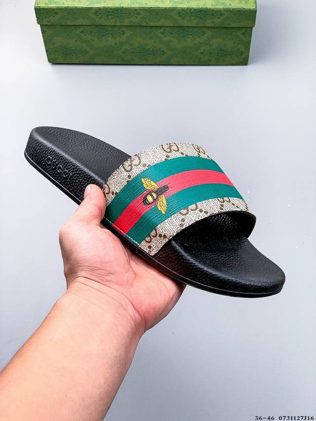 古驰印花拖鞋 五D打印，原版包装！顶级品质 情侣款Gucci 古奇』印花拖鞋 万众瞩目的一款 美到即可融化你们的心毫无悬念的网红单品 每款时装周街拍出镜率都超高