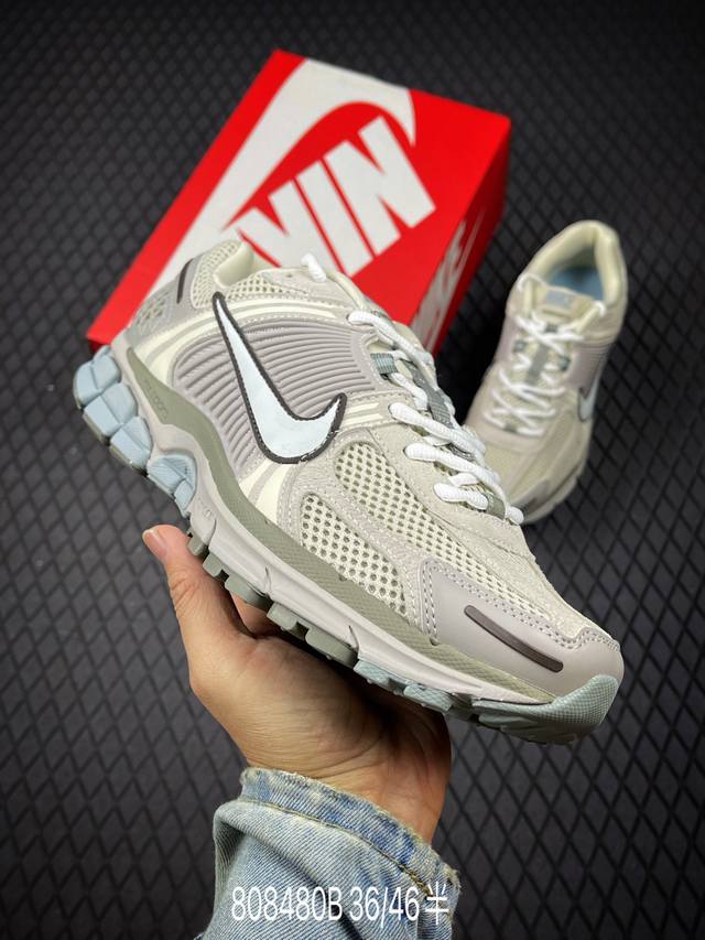 B 公司级耐克Nike Zoom Vomero 5 马拉松复古跑五代休闲运动慢跑鞋 采用环保纤维革饰片组合网眼布鞋面材质 升级正确后跟Tpu加固 耐弯折热塑框架