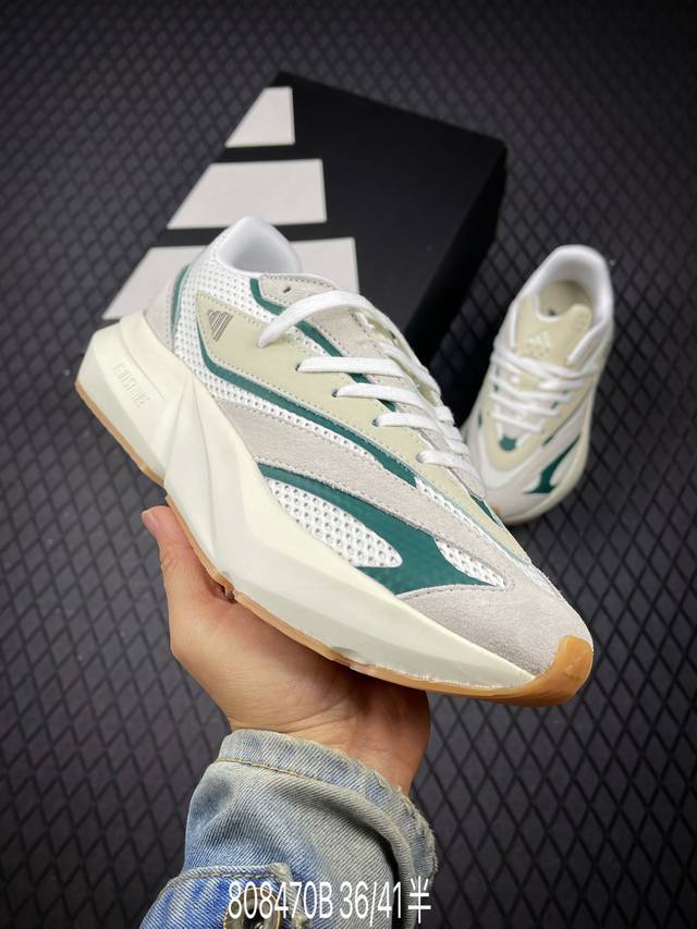 B 公司级Adidas Lightblaze 舒适防滑 新款阿迪达斯低帮跑步鞋 极致轻盈的Lightweight Upper设计 带来近乎裸足的舒适体验 中底采