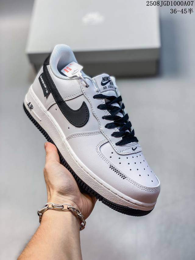 公司级带半码 耐克 Nike Air Force 1 ’07 空军一号 Af 1 低帮 厚底增高百搭 休闲运动板鞋。柔软、弹性十足的缓震性能和出色的中底设计，横