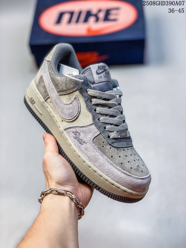 公司级带半码 耐克 Nike Air Force 1 ’07 空军一号 Af 1 低帮 厚底增高百搭 休闲运动板鞋。柔软、弹性十足的缓震性能和出色的中底设计，横