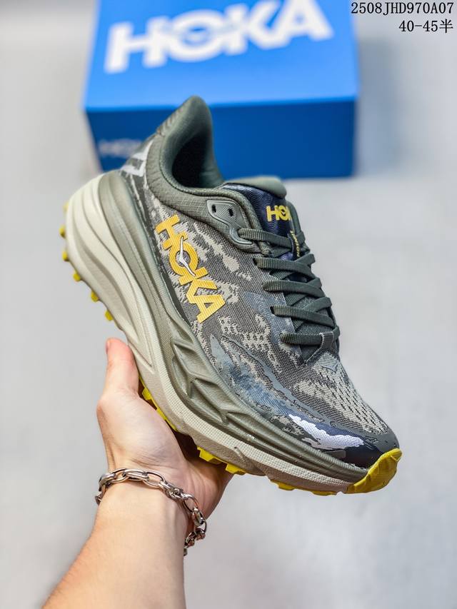 公司级Hoka Stinson 7 低帮专业越野跑步鞋 这款鞋5Mm的前后掌落差能让你贴近自然跑的步态 使你的身体对鞋子的缓震和支撑特性依赖变少 从而增加自身的