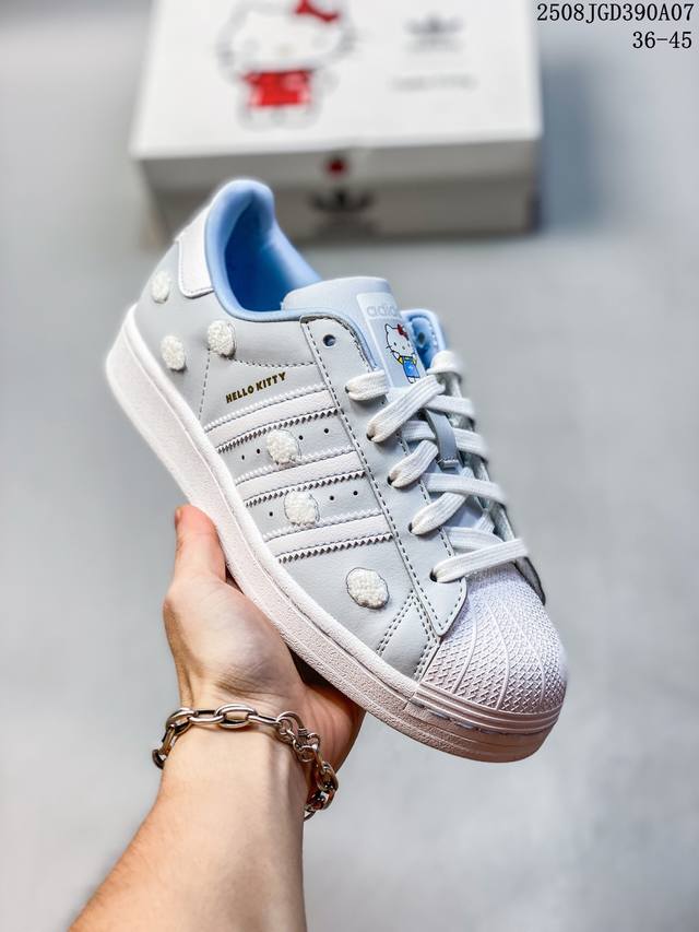 Ad Originals Superstar 经典复古贝壳头板鞋 If1585 诞生于1969年 是第一双将全皮面鞋 身与橡胶鞋头结合在一起的低帮篮球鞋 Sup