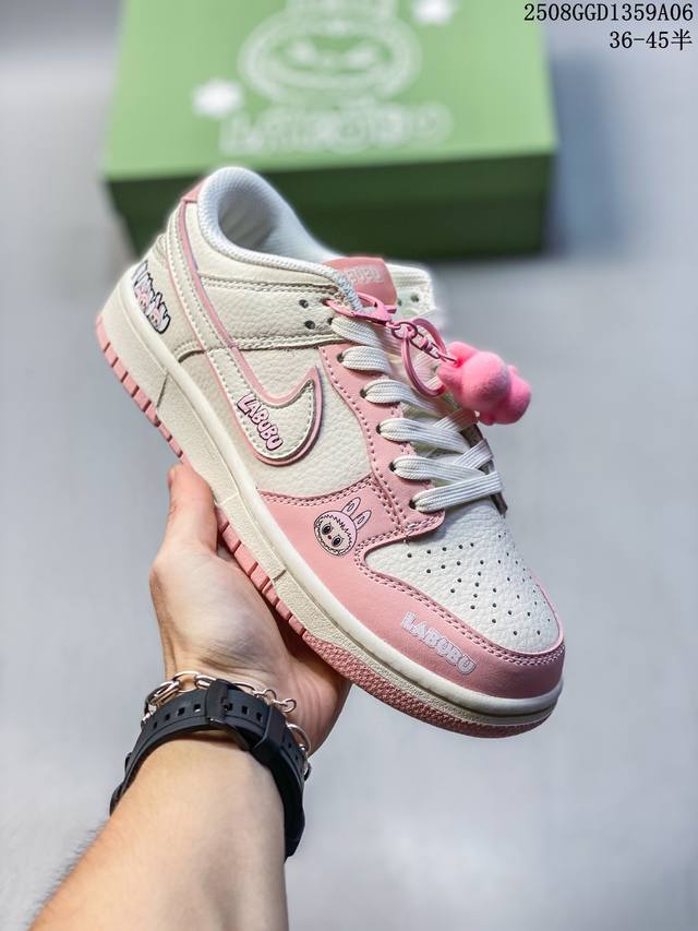 海外爆款限量发售！高端定制Nike Sb Dunk Low “Labubu拉布布联名---米白粉色呲牙印花” 高端定制 低帮休闲板鞋 定制鞋盒 大厂纯原品质出货