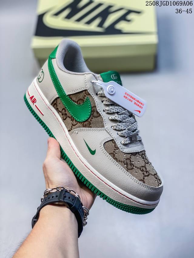公司级带半码 耐克 Nike Air Force 1 ’07 空军一号 Af 1 低帮 厚底增高百搭 休闲运动板鞋。柔软、弹性十足的缓震性能和出色的中底设计，横