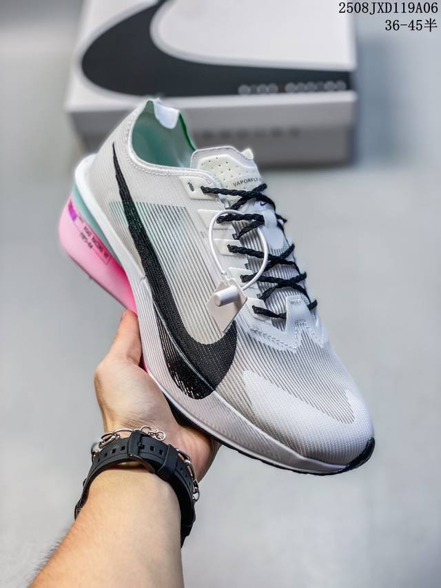 公司级Nike Zoomx Vaporfly Next% 4耐克 轻量化 网面透气运动鞋 这款新一代最强跑鞋在鞋面和鞋底都进行了全方位升级鞋面使用了全新 Vap
