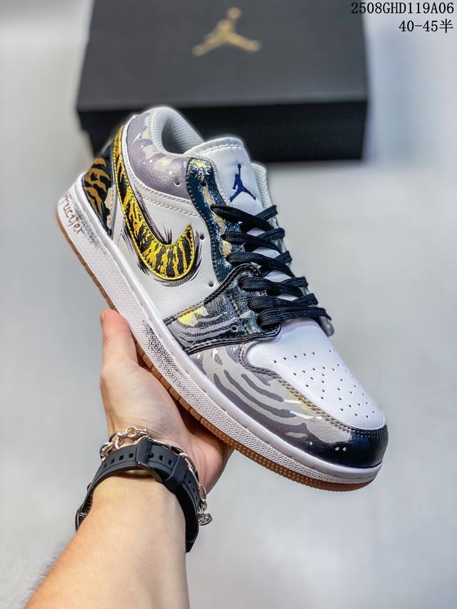 公司级Nike Air Jordan 1 Low Aj1乔1低帮休闲板鞋 同步官方配色 原档冲孔鞋头 四线拉帮 鞋舌高弹海绵填充 官方货号:553558 113