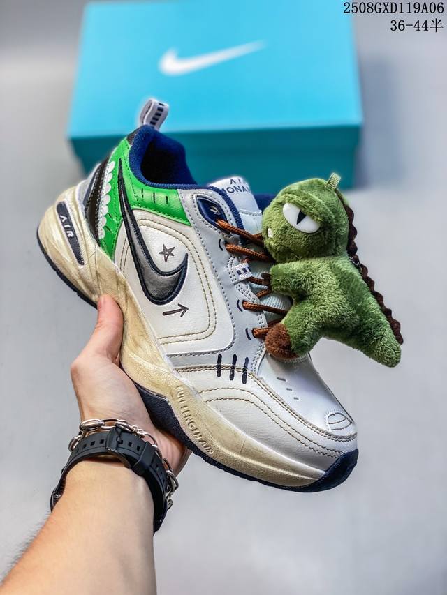 公司级Nike Dunk Sb Low 全新配色 定制Dunk Sb顾名思义，具有经典的Dunk血缘，又注入了更多的时尚元素。相较于普通的Dunk滑板鞋，改良版