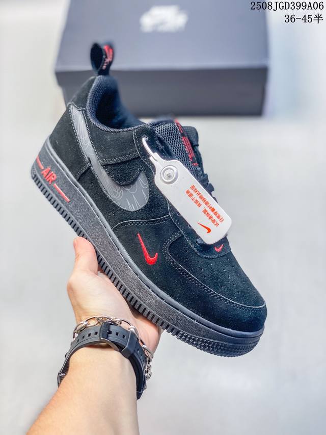 公司级带半码 耐克 Nike Air Force 1 ’07 空军一号 Af 1 低帮 厚底增高百搭 休闲运动板鞋。柔软、弹性十足的缓震性能和出色的中底设计，横
