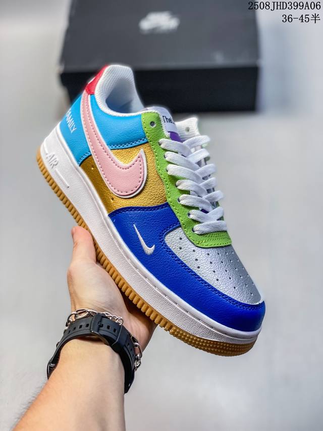 真标带半码 耐克 Nike Air Force 1 ’07 空军一号 Af 1 低帮 厚底增高百搭 休闲运动板鞋。柔软、弹性十足的缓震性能和出色的中底设计，横跨