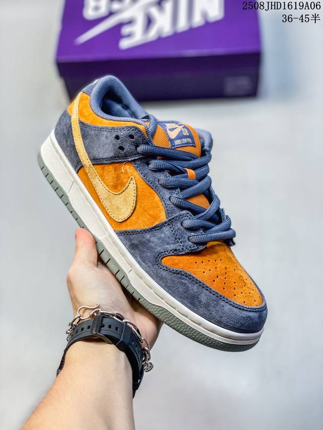 真标 带半码 耐克Nike Sb Dunk Low Pro 扣篮系列复古低帮休闲运动滑板板鞋。采用脚感柔软舒适Zoomair气垫，有效吸收滑板等极限运动在落地时