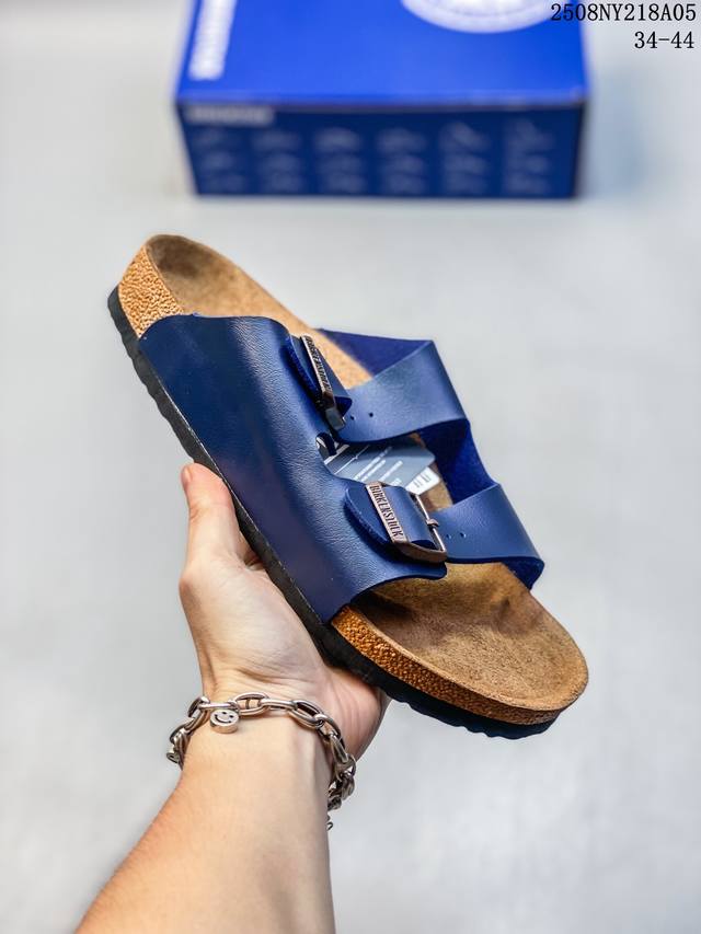 德国百年知名鞋履品牌 博肯Birkenstock 勃肯拖鞋系列凉拖鞋休闲沙滩凉鞋 广东原产#采用质地柔软牛皮革 中底搭载缓震软木橡胶 外置Eva轻量片装外底。