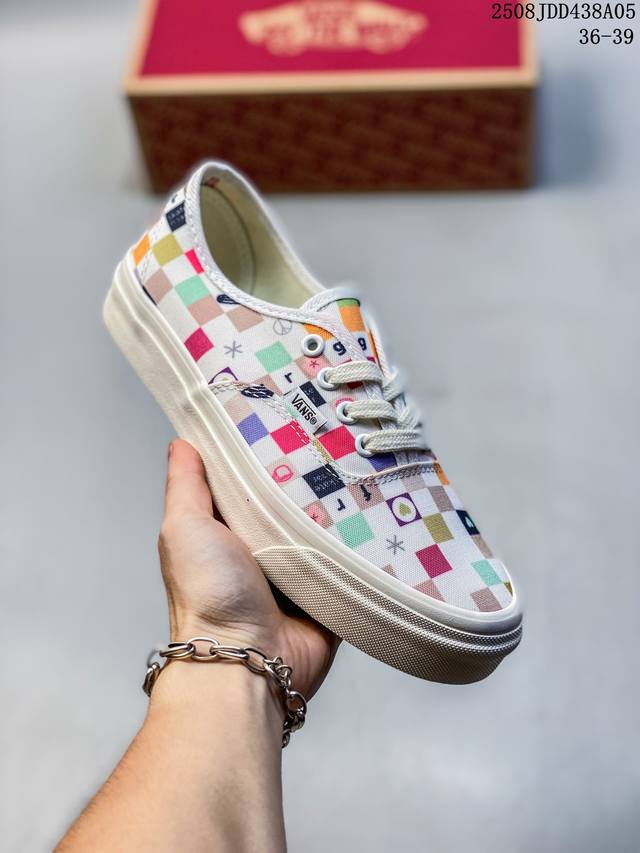 Vans Authentic 舒适简约 防滑耐磨 低帮 帆布鞋 女同款 货号：Vn0A5Hf43Oi 颜色：Vans Aut彩色格子 尺码：36 37 38 3