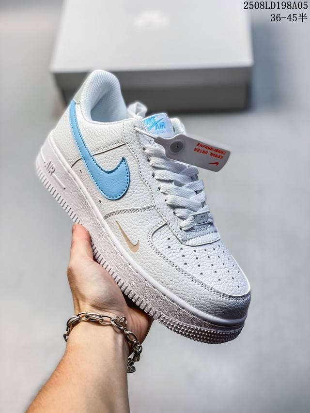 福利推荐特价 耐克 Nike Air Force 1 ’07 空军一号 Af 1 低帮 厚底增高百搭 休闲运动板鞋。柔软、弹性十足的缓震性能和出色的中底设计，横