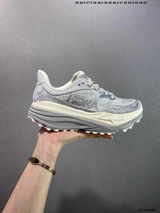 Hoka One One Stinson 7 低帮专业越野跑步鞋 实拍首发 这款鞋5Mm的前后掌落差能让你贴近自然跑的步态 使你的身体对鞋子的缓震和支撑特性依赖
