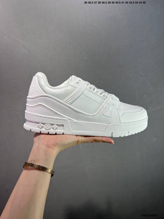 公司级路易威登 Louis Vuitton Lv路易威登板鞋 新款 Lv Trainer最新配色运动鞋 L家 篮球鞋风格运动鞋 该鞋由艺术总监 Virgil A