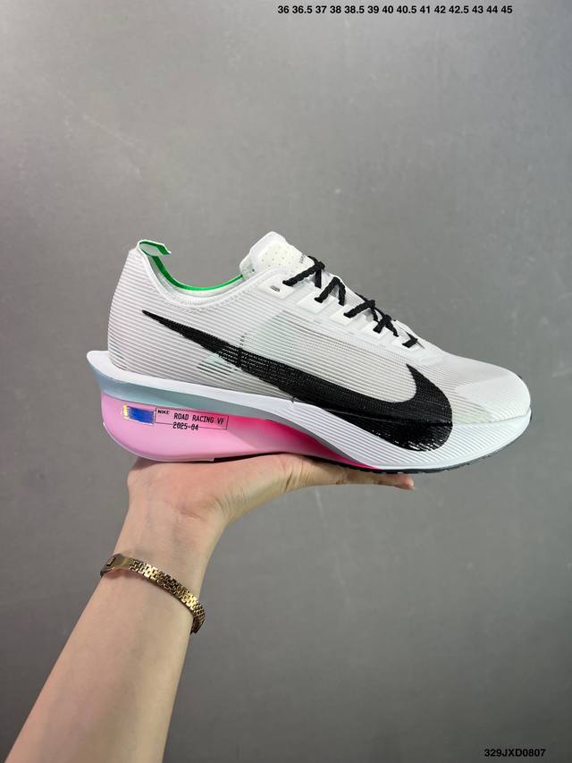 公司级Nike Zoomx Vaporfly Next% 4耐克 轻量化 网面透气运动鞋 这款新一代最强跑鞋在鞋面和鞋底都进行了全方位升级鞋面使用了全新 Vap