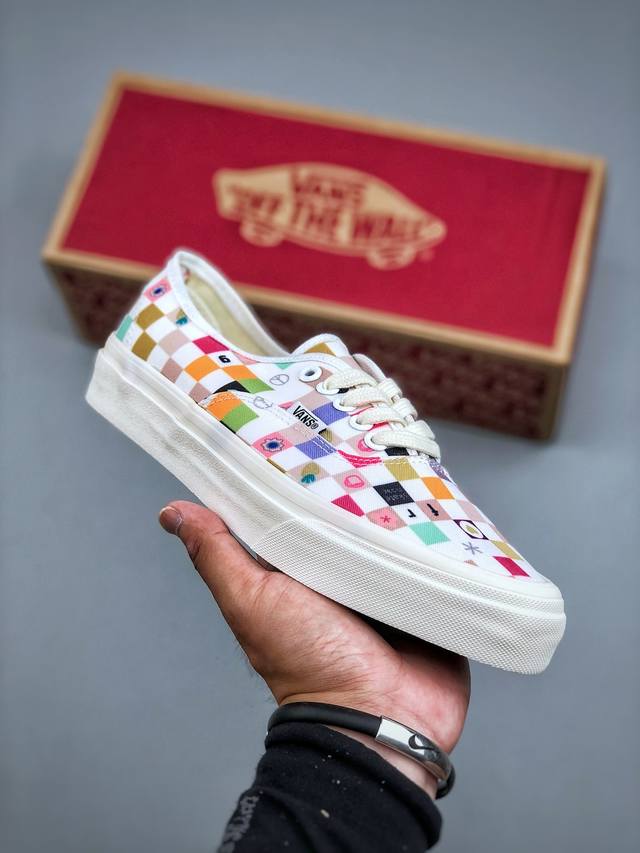 Vans Authentic 舒适简约 防滑耐磨 低帮 帆布鞋 女同款 货号：Vn0A5Hf43Oi 颜色：Vans Aut彩色格子 尺码：36-39