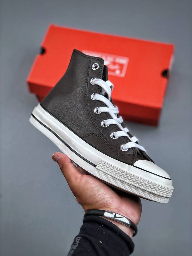匡威超软纯色皮面高帮 Converse 1970S 经典复古灰、荔枝纹棕咖色爆款出货Converse Chuck 70S 超软荔枝纹皮面 欧阳娜娜同款，为了迎合