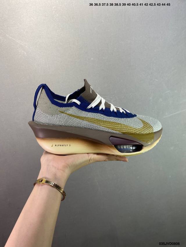 公司级Nk Zoom Vaporfly Next 3% ”Prototype“ 年全新超级马拉松跑鞋 #鞋款搭载两个Airzoom缓震配置，中底Zoomx 泡绵