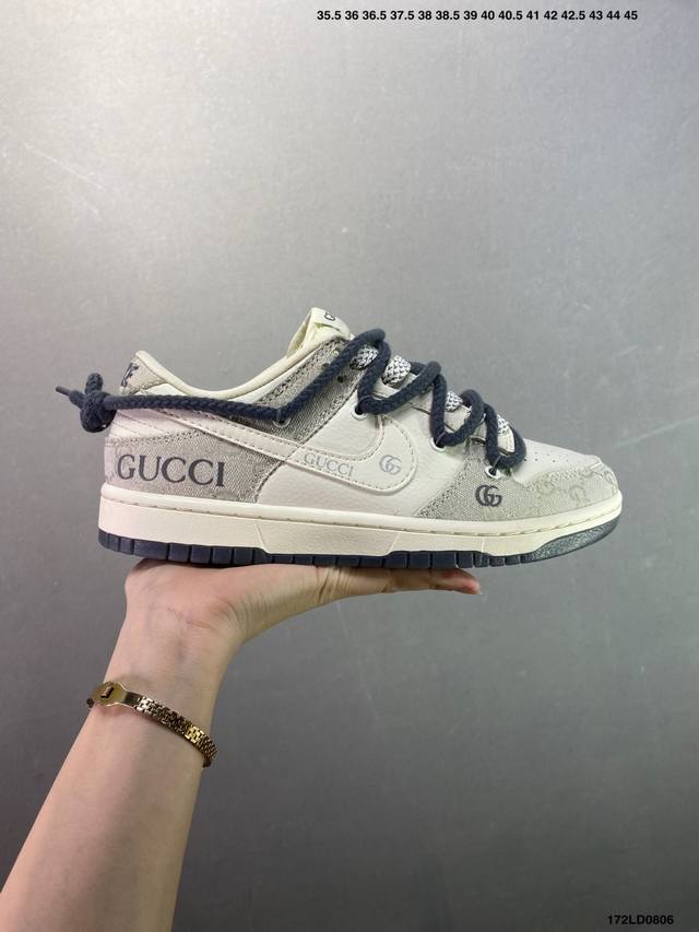 Nike Dunk Sb Low 定制配色 定制Dunk Sb顾名思义，具有经典的Dunk血缘，又注入了更多的时尚元素。相较于普通的Dunk滑板鞋，改良版的Du