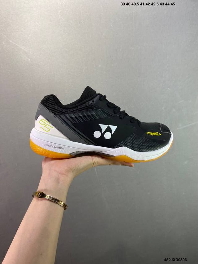 公司级Yonex 尤尼克斯 尤尼克斯 Yonex 成立时间1946年，总部地点是日本东京，是世界著名的羽毛球品牌。为了尽量满足不同使用需求，尤尼克斯研发了大量的
