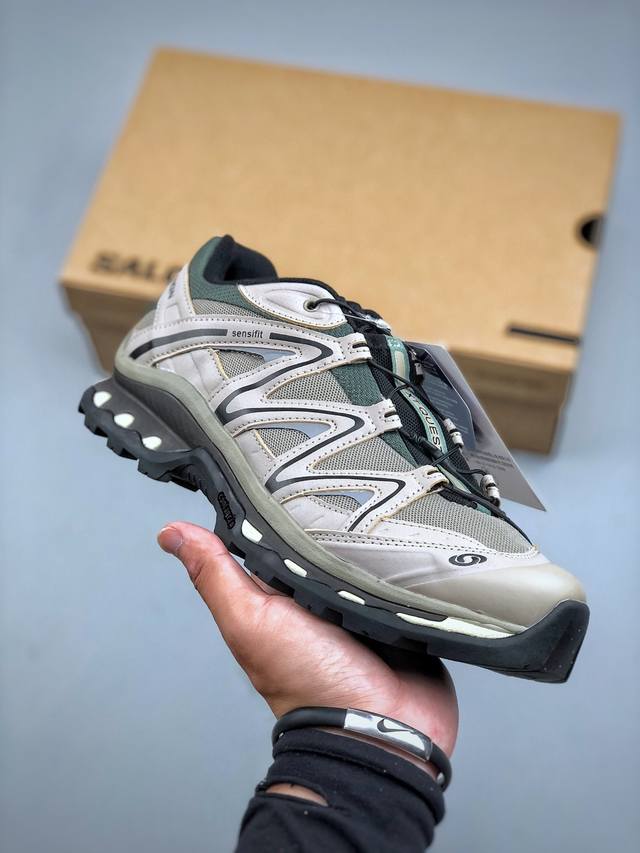 福利特价 Salomon萨洛蒙 Xt-Quest 探索者系列户外越野跑鞋鞋面采用Sensifit贴合技术 全方位贴合包裹脚型 鞋跟部鞋底牵引设计 提供强大的抓地