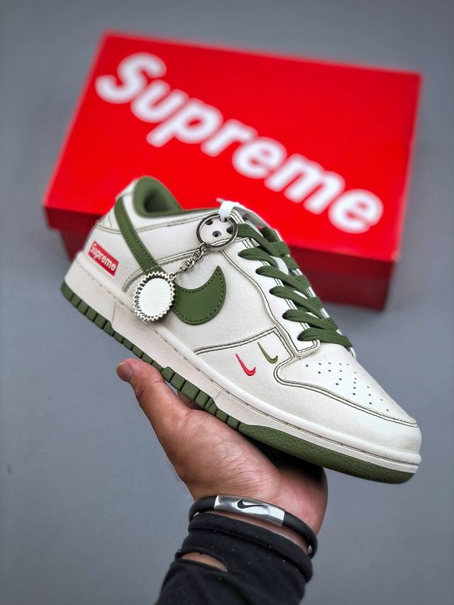 福利特价 P版 Nk Sb Dunk Low Supreme联名-军绿双勾 周年高端定制 低帮休闲板鞋 #定制鞋盒 大厂纯原品质出货 超高清洁度 皮料切割干净无