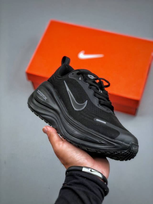 Nike Vomero Plus 耐克 舒适减震防滑 低帮跑步鞋 Hv8 003 尺码：36-45 半