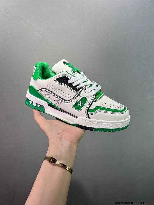 公司级路易威登 Louis Vuitton Lv路易威登板鞋 新款 Lv Trainer最新配色运动鞋 L家 篮球鞋风格运动鞋 该鞋由艺术总监 Virgil A