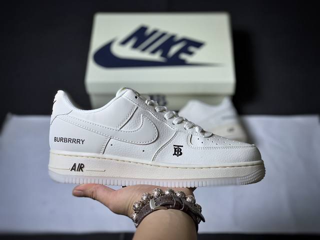 福利特价 Nike Air Force 7 Lv8 原楦头原纸板 打造纯正低帮空军版型专注外贸渠道 全掌内置蜂窝气垫 原盒配件 原厂中底钢印、拉帮完美 货号:B