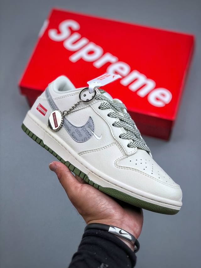 福利特价 Nike Sb Dunk Low“Supreme联名 米青” 周年高端定制 低帮休闲板鞋 定制鞋盒 大厂纯原品质出货 超高清洁度 皮料切割干净无任何毛
