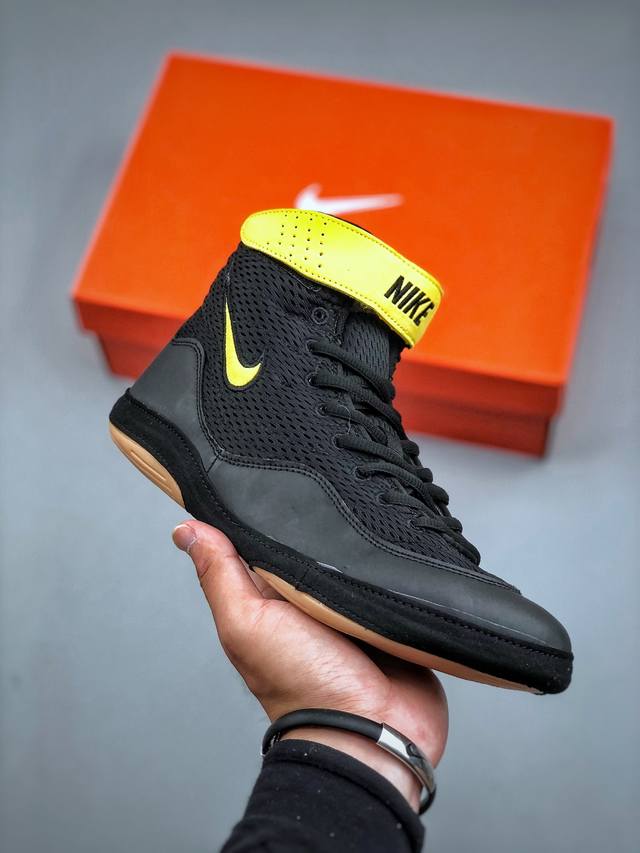 Nike Inflict 网布 减震防滑耐磨 耐克 高帮 专业训练鞋透气网布有助于在激烈的练习和艰难的比赛中保持凉爽 包覆鞋底的橡胶在各个角度为您提供抓地力 让
