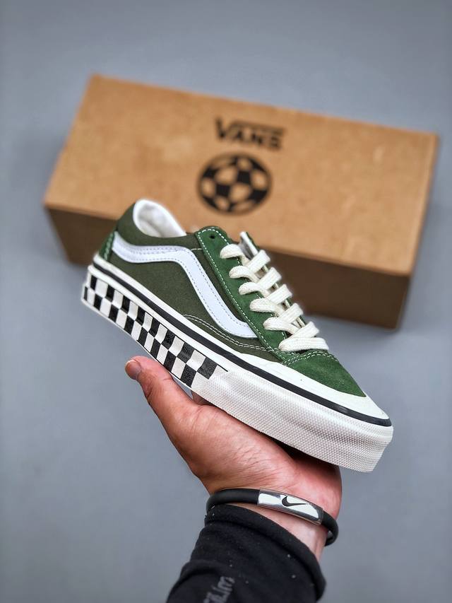 新款出货啦！！！全新Vans绿色棋盘格低帮帆布鞋！这款是Old Skool Reissue 136范斯官方 高阶支线 全新包头系列低帮经典款式，男女同款哦～鞋底
