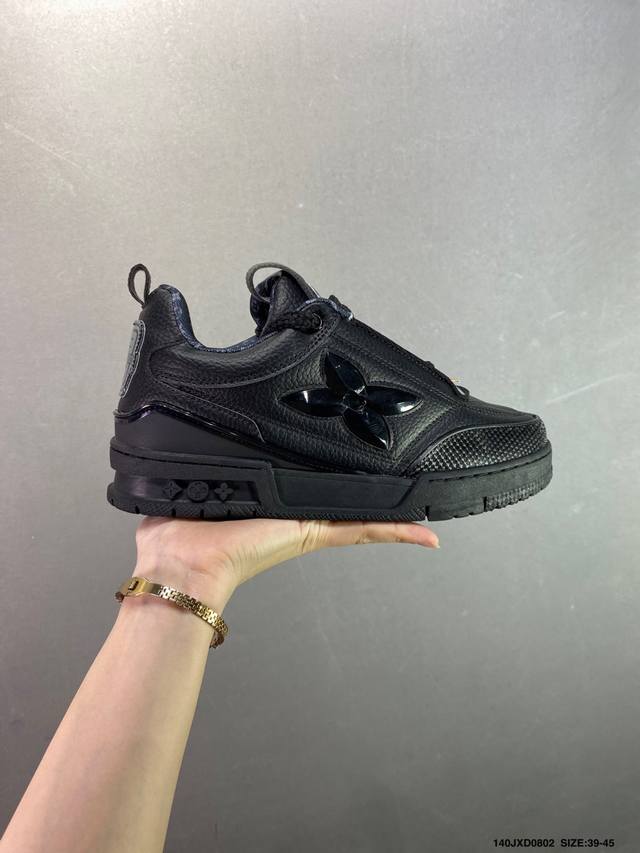 路易威登 Louis Vuitton Lv路易威登板鞋 新款 Lv Trainer最新配色运动鞋 L家 篮球鞋风格运动鞋 该鞋由艺术总监 Virgil Ablo