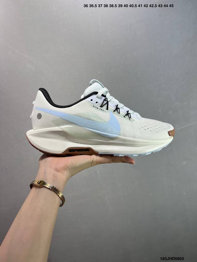 公司级Nike Reactx Pegasus Trail 5 Next Nature 越野跑步鞋 登月兼顾迅疾外观和稳固脚感 后跟覆面和中足动态支撑巧妙融合 缔