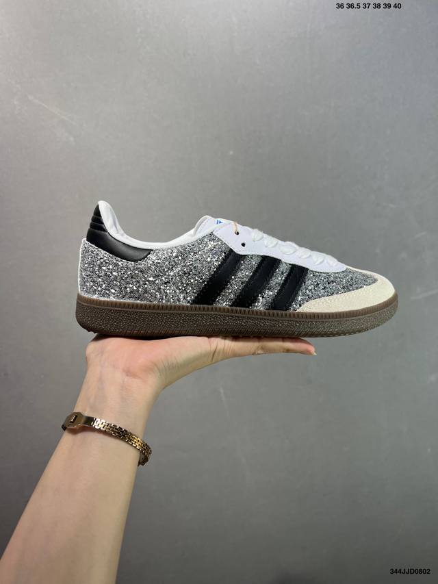 Ad Original Samba Og 复古经典轻便板鞋 B75809 这款桑巴鞋展示了高质量的工艺 带有装饰的超锁缝制和无缝的手感 柔软、柔软的皮革造型和标