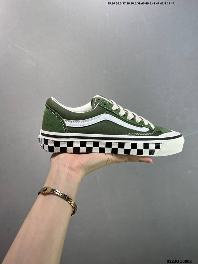 Vans Classics Knu Skool 苏格兰格纹拼接 厚鞋舌面包鞋 Vans联名超火的土豆鞋，复古经典，鞋头放大、包边上移加厚、鞋舌加厚。Vans C