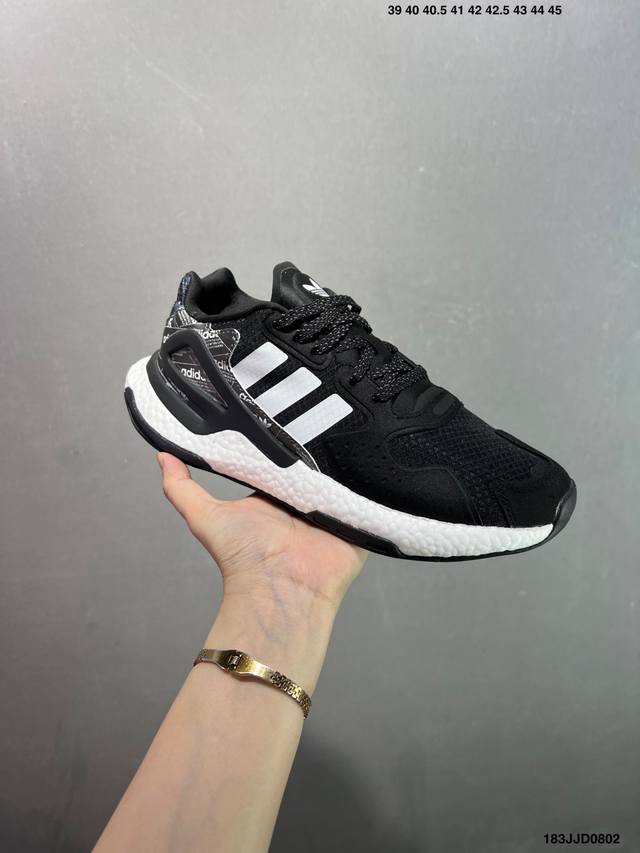 Ad Day Jogger 夜行者二代 复古跑鞋原厂材料 原厂大底 私家独模 网布搭配麂皮拼接打造鞋面 极具复古风格鞋头及鞋跟点缀3M反光设计极为亮眼中底采用全