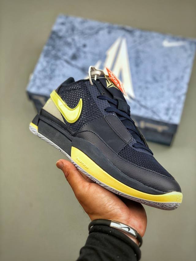 福利特价 Nike Ja 1 Ep 莫兰特采用透气轻量网织鞋面材质 配置两枚圆形Zoom Air纤维气垫及后掌缓震泡棉材质 分段式结构防滑橡胶外底 货号：Fv1
