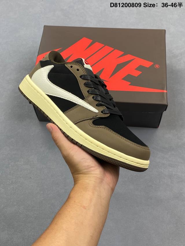 乔丹Fragment X Travis Scott X Lv Air Jordan 1 Low 三方联名倒钩，整双鞋以全荔枝皮打造，腰身搭配白色 倒勾 ，再点缀