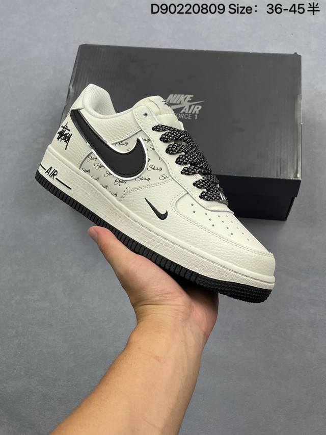 耐克 空军一号 Af1 低帮休闲板鞋 Ambush X Nk Air Force 7 Low Sp 空军一号联名标志性的Swoosh延伸至鞋跟之外，鞋舌和鞋垫上