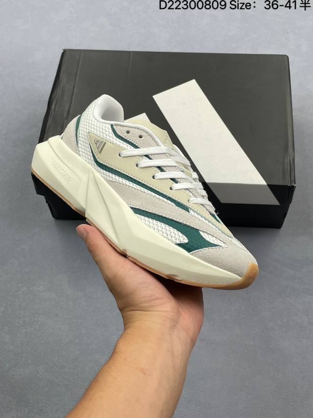 Adidas Lightblaze 舒适防滑 新款阿迪达斯低帮跑步鞋 极致轻盈的Lightweight Upper设计 带来近乎裸足的舒适体验 中底采用尖端科技