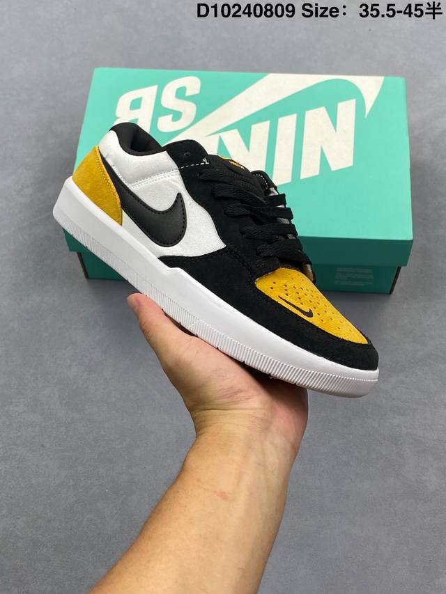 耐克Nike Sb Force 58 运动滑板鞋。这是一款将前沿创新带入街头的单品，它具有硫化杯底，具有出色的耐用性和灵活性。使用柔软皮革和帆布拼接，在饰面上放