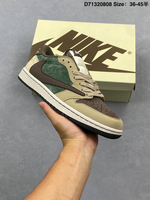 Fragment X Travis Scott X Air Jordan 1 Low 三方联名倒钩全新的三方联名低帮倒钩鞋面延续了黑脚趾设计，整双鞋以全荔枝皮打