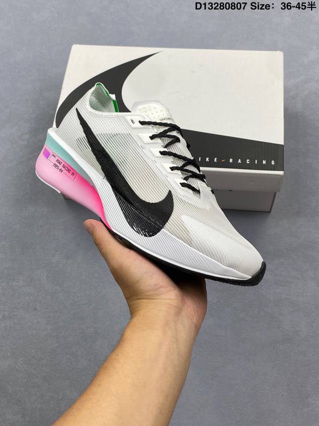 公司级Nike Zoomx Vaporfly Next% 4耐克 轻量化 网面透气运动鞋 这款新一代最强跑鞋在鞋面和鞋底都进行了全方位升级鞋面使用了全新 Vap