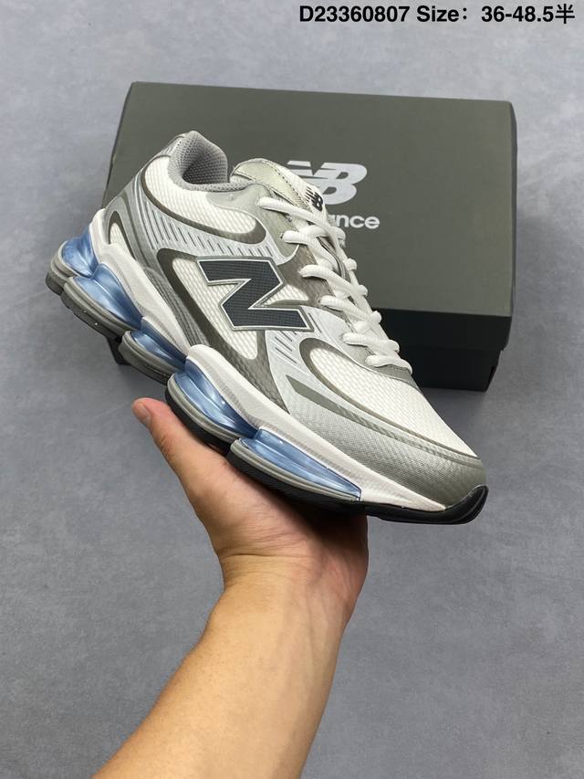 New Balance 新百伦 Nb 0 网面休闲鞋 复古还要机能，Nb官方重磅新品。一款融合复古设计与现代科技的跑鞋，以其经典的造型和舒适脚感，成为2025年