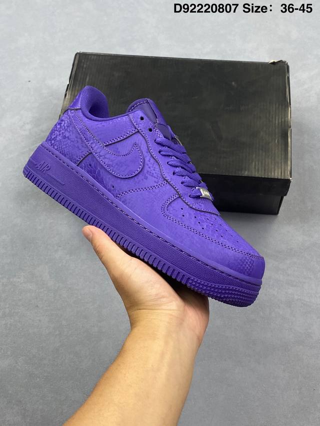 耐克Nike Air Force 1 Low 空军一号低帮百搭休闲运动板鞋 柔软、弹性十足的缓震性能和出色的中底设计，横跨复古与现代的外型结合，造就出风靡全球三