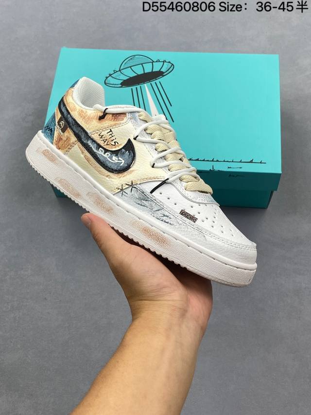 公司级Nike Court Vision 1 Low“幻影十字架” 手绘涂鸦定制板鞋 幻影十字架常作为一种印花图案出现，具有独特的视觉效果。将幻影十字架与梵文、