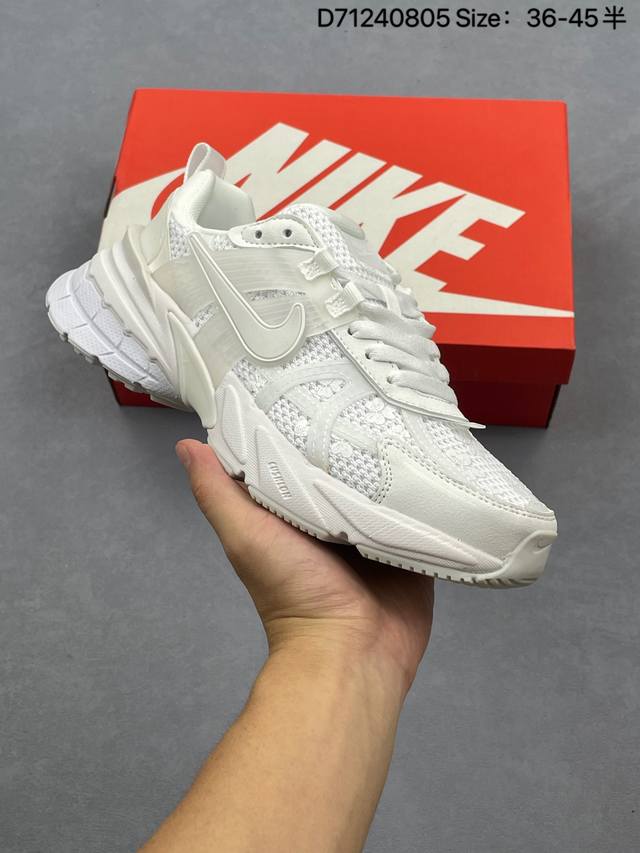 公司级耐克Nike V2K Run跑步鞋复古风潮 网面透气运动鞋 灰银紧致的鞋面材质提供良好的包裹性鞋侧 Swoosh以及鞋头部分搭配增添不少亮点的镀铬细节鞋垫